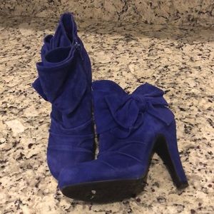 Adorable suede GB booties